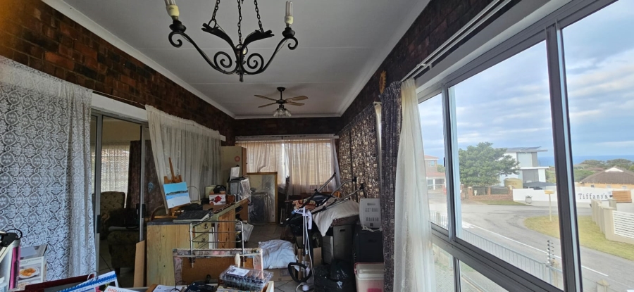 5 Bedroom Property for Sale in Wavecrest Eastern Cape